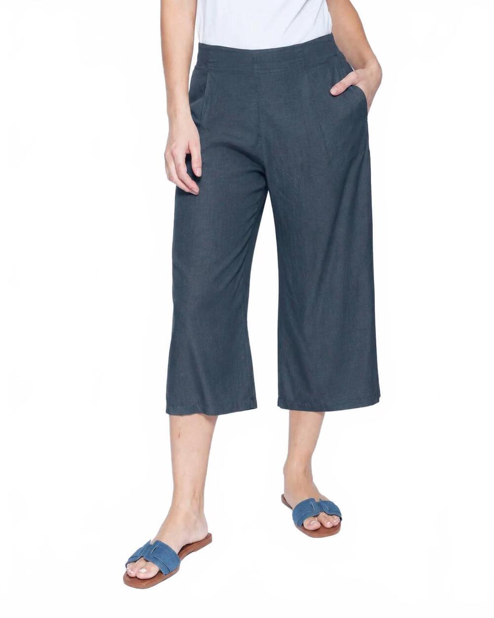 NEW BLUEBERRY cove capris in navy